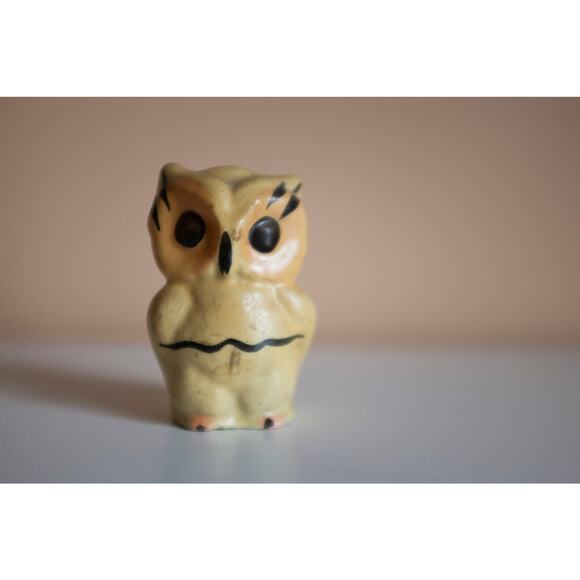 Small stoneware owl figurine hand painted in yellow - Picture 4 of 6